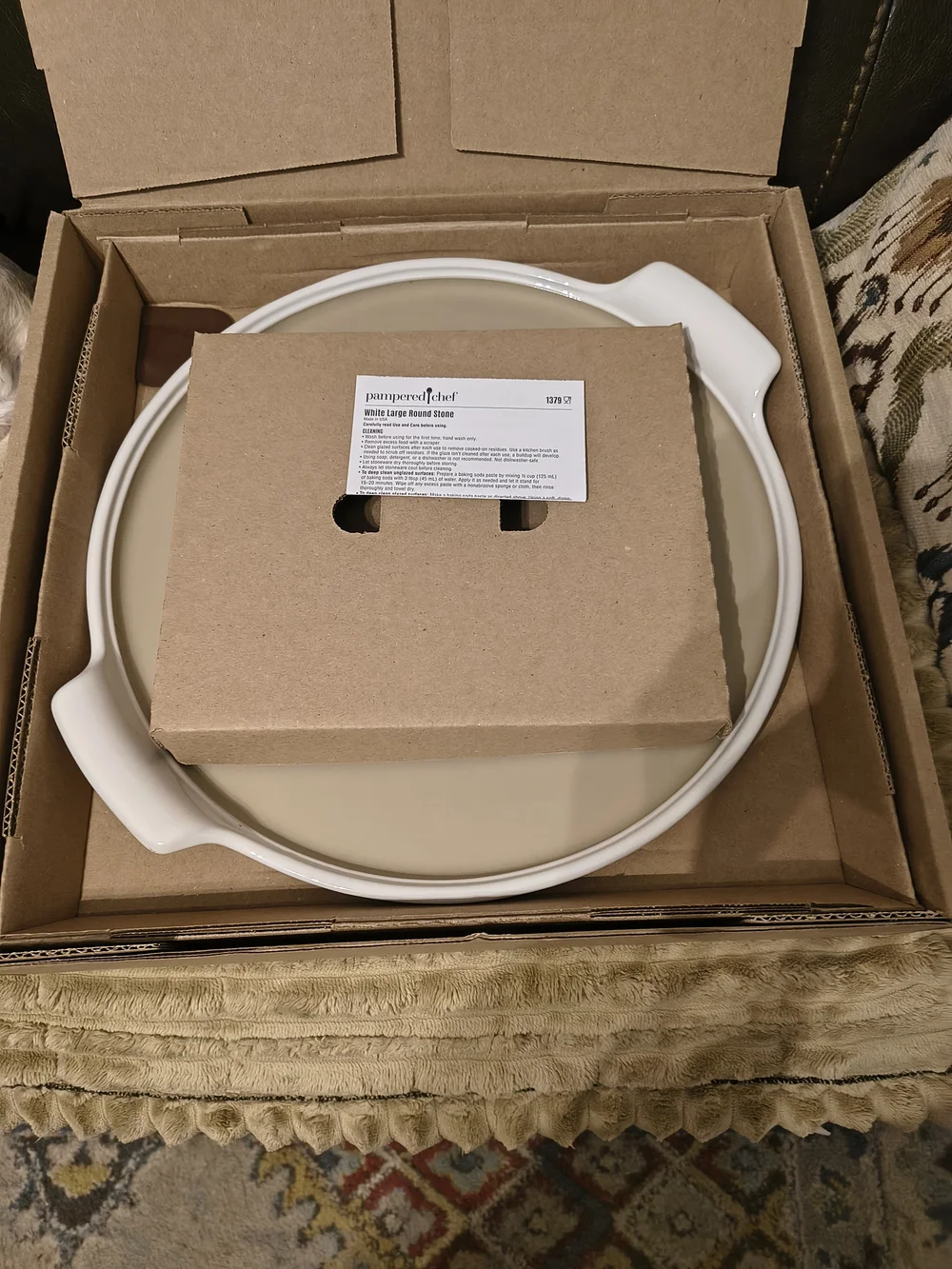 Pampered Chef White Large Round Stone - Natural Tan/Brown Box